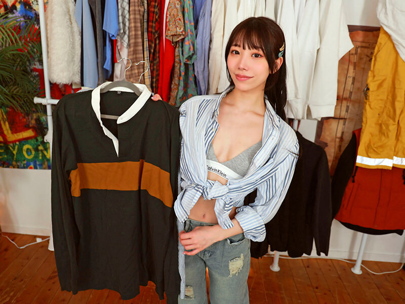 【VR】イ●スタの着替え動画で客を釣る美女店員の密着スポブラ接客にたまらず勃起チ○ポ見せたら向こうも発情こっそりフェラチオ試着室アヘ声押し殺しサイレント中出し 尾崎えりか サンプル 5