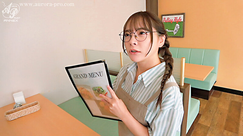 隠れ肉食女子の誘惑 喫茶店で働く地味子ちゃんはオヂ好きの隠れビッチ！マスターを痴女って店内密会！ 一条みお サンプル 2