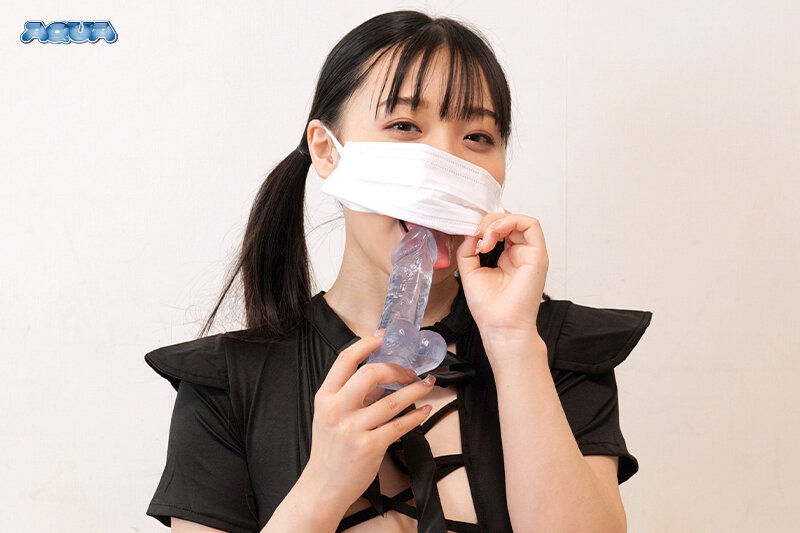 【VR】【心の声が聞こえてくる VR】女（今日もみんな見てくれるかな…エッチな自撮りなんてやめた方がいいのはわかってるけどやめられないよ…あれ、誰か来た…あいつ来るの今日だっけ…ヤバ…思わず寝たふりしたけど大丈夫だよね…） 花音うらら サンプル 3