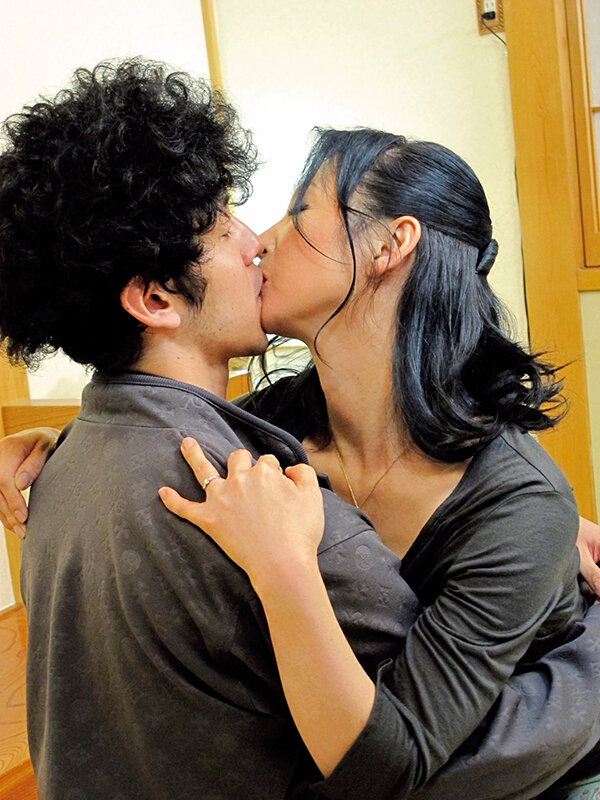 明日から気まずい…デリヘル呼んだら女上司が玄関に立ってたwww