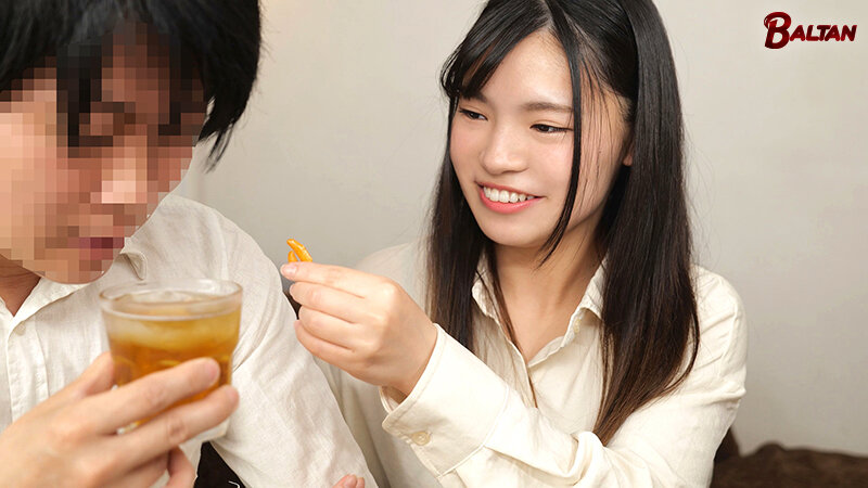 オタサーにきた場違いな姫がパンチラ誘惑 目の前で僕の友達とのセックスを見せつけられて屈辱センズリ射精 鳥楽ひな サンプル 2