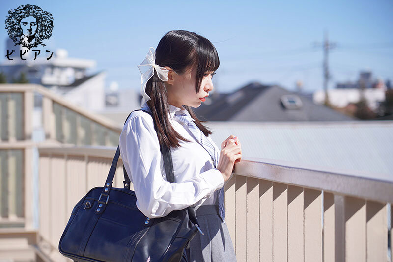 口づけとネイルと制服とレズビアン。 雛乃ゆなレズ解禁。Fカップの美少女2人が織りなす田舎の百合物語。 サンプル 11