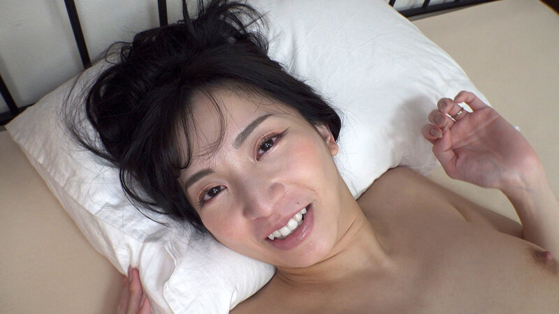THE ドキュメント 本能丸出しでする絶頂SEX たまったもんじゃない！卑猥な剛毛おマ〇コ美人女教師妻が乱交交尾で連続中出し絶頂！ 鈴木真夕 サンプル 11