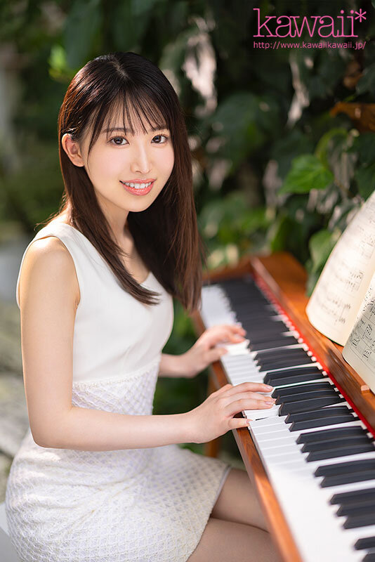 九州の某私立中等部 現役音楽教師 茅野華 AV DEBUT 生徒の皆さん音楽室で大人しい先生はこんなにもエッチです。 サンプル 1