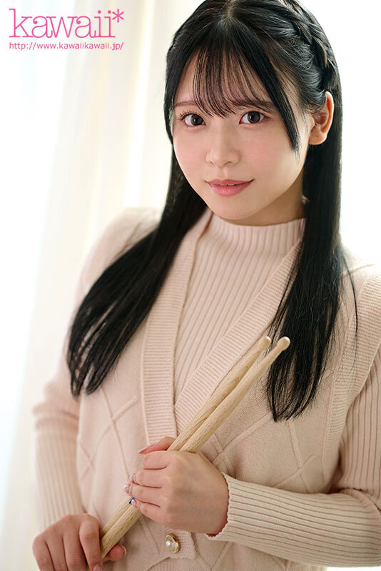 満足できる男とセックスに巡り会えず男を漁りまくる現役JDドラム美女がうねりとグルーヴを生み出す腰使いで リズミカルにイキ跳ねブッ飛びAVデビュー 出口結絆 サンプル 4