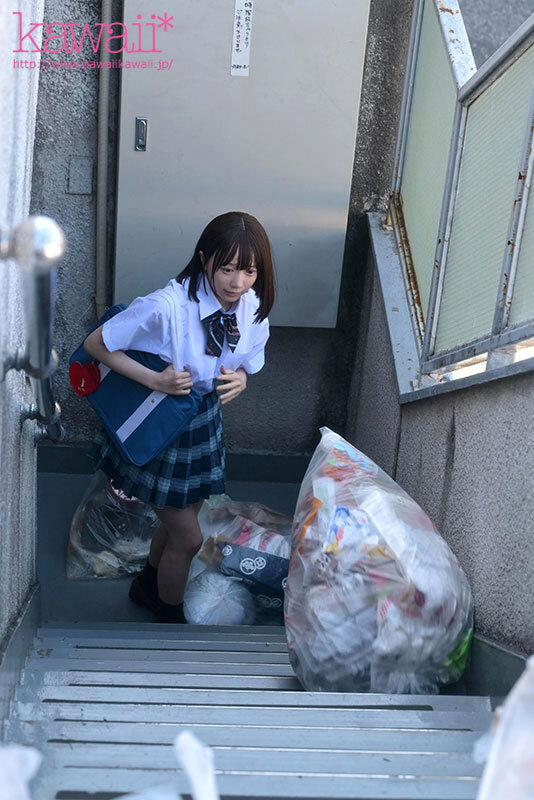 隣人のゴミ部屋で異臭巨漢おやじに監禁調教...抜かずの連撃中出し種付けプレス43発で孕まされた制服女子の末路… 日向由奈 サンプル 1