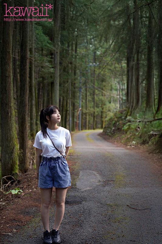 森林の恵みを感じ、豊かな自然に育まれた、汚れなき子は、実は濃厚おじさんとエッチがしたい！ 山梨県の過疎地で、お爺ちゃんと2人暮らしの女の子AVデビュー 柊みおり サンプル 2