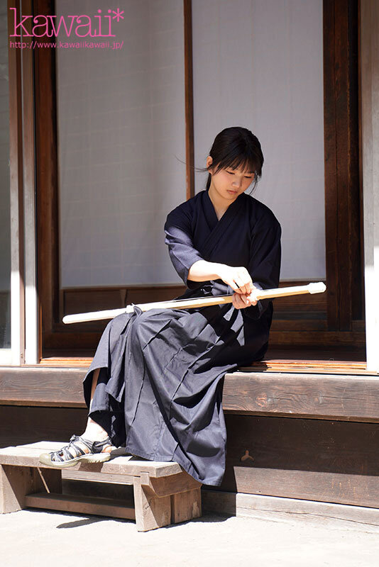 森林の恵みを感じ、豊かな自然に育まれた、汚れなき子は、実は濃厚おじさんとエッチがしたい！ 山梨県の過疎地で、お爺ちゃんと2人暮らしの女の子AVデビュー 柊みおり サンプル 7
