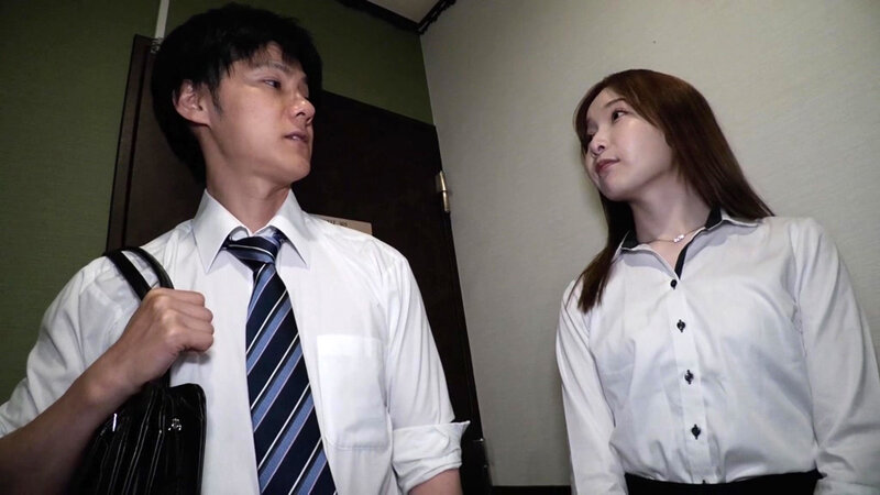 【4K】憧れの美人上司とまさかの相部屋で中出しSEX 小春まり