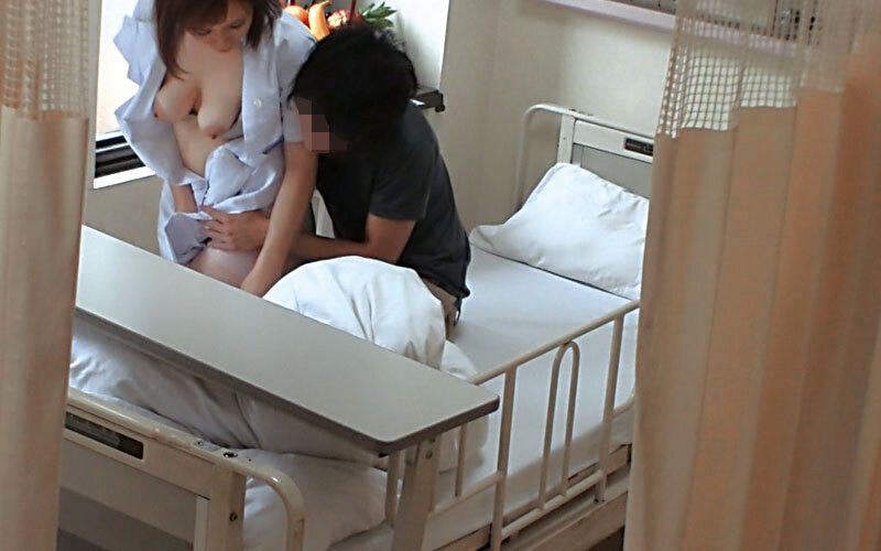 人妻ナースに勃起チ○ポ見せて射精介助を頼むと、どんな結末が…！？4時間 サンプル 3