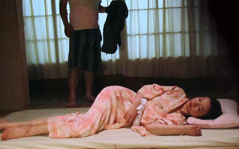 夜●い…寝ている人妻にエッチないたずらをして発情させたら性処理してもらえるのか！？4時間 サンプル 9