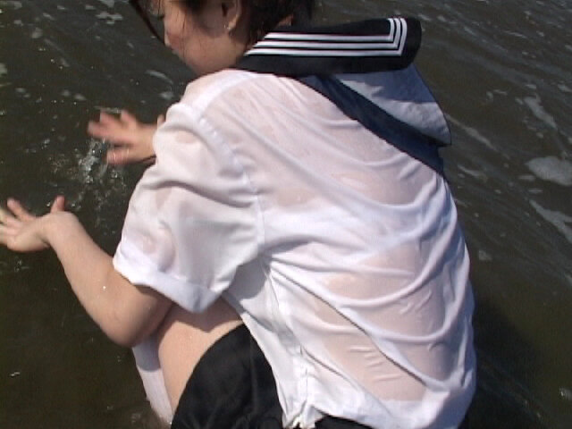 濡れて透けるセーラー服と下着 サンプル 7