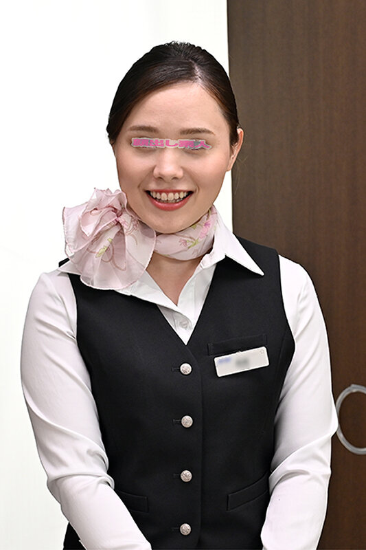 しごいてしゃぶってヌキまくり！！大手航空会社勤務の憧れのキャビンアテンダントが無数に生えた壁ち○ぽの即ヌキに挑戦！黒パンスト美脚CAうみかさん サンプル 1