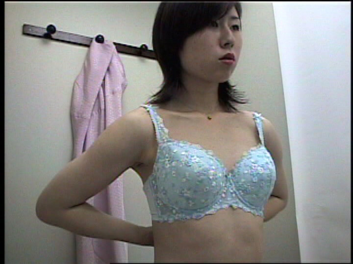 女撮り師が潜入して性的姿態を盗撮した女性の着替え記録映像 4時間特別編 サンプル 3