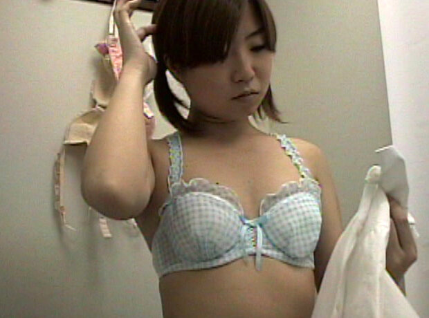 性的姿態を潜入盗撮した女撮り師グループの記録映像集 4時間特別編 サンプル 1