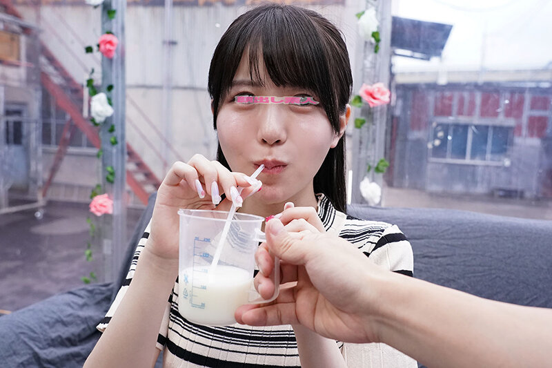 顔出しMM号 女子大生限定 ザ・マジックミラー 牛乳を口に含んで→巨乳モミモミ→乳首こねくりイキ我慢！我慢出来たら100万円！イッたらデカチン即ハメ！初めてのチクイキ絶頂で敏感になったJDオマ○コに激ピストンで生中出し！ サンプル 2