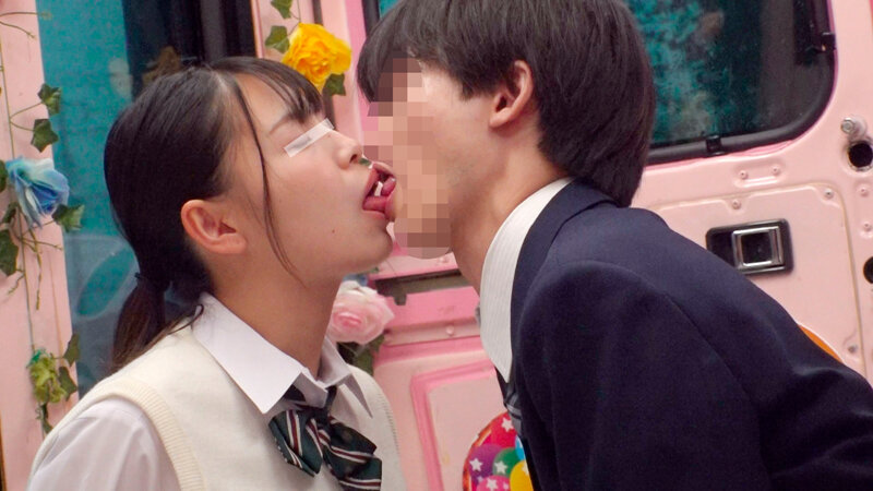 一般男女モニタリングAV×マジックミラー便コラボ企画 アオハル限定 田舎のウブな女子○校生が童貞の同級生男子を初めての筆おろし体験！狭い車中で2人っきりになっただけで大興奮！ガチガチ勃起の男子チ○ポに迫られて恥じらいながらも膣がキュンキュンしちゃった純朴娘… サンプル 3