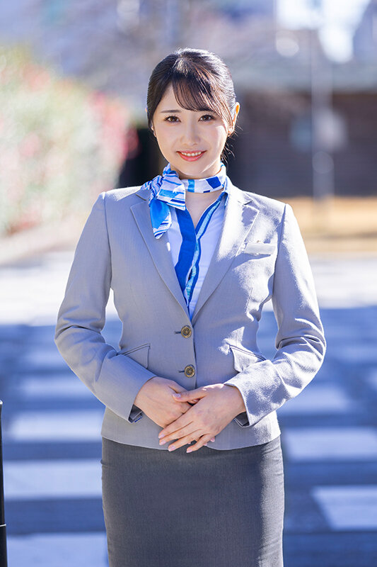 働く女AV出演ドキュメント 現役国際線キャビンアテンダント あすかさん（24歳）170cm高身長、Gカップ巨乳、デカ尻90cm、黒パンスト美脚―。マジックミラー便では口説けなかったハイスペックなCAが交渉の果てに最初で最後のAV DEBUT サンプル 2