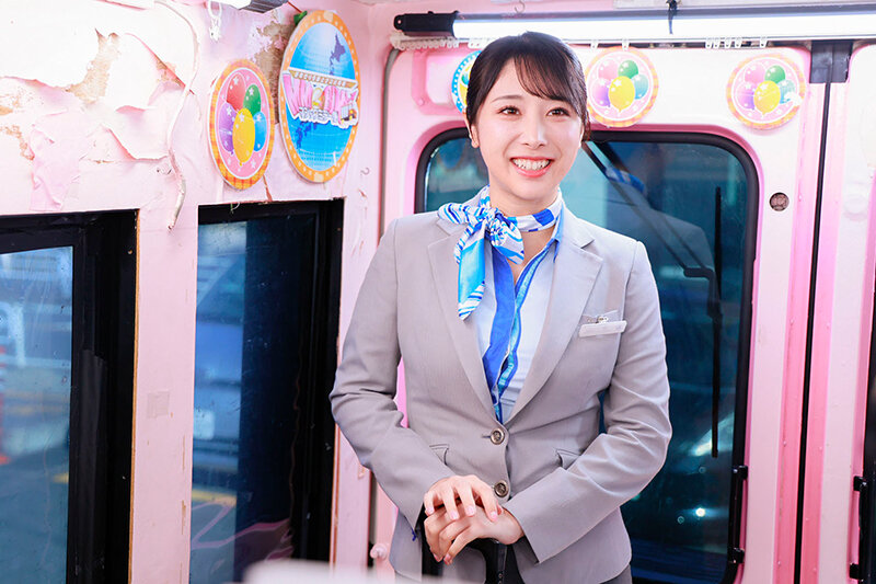 働く女AV出演ドキュメント 現役国際線キャビンアテンダント あすかさん（24歳）170cm高身長、Gカップ巨乳、デカ尻90cm、黒パンスト美脚―。マジックミラー便では口説けなかったハイスペックなCAが交渉の果てに最初で最後のAV DEBUT サンプル 3