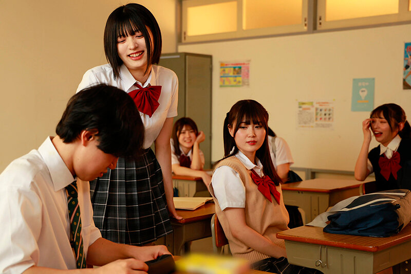貼れば誰でもいいなり！ハーレム洗脳シールでクラスの一軍女子を完全支配してハメ比べ！ サンプル 2