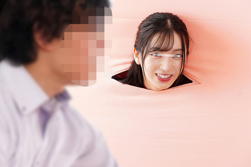 一般男女モニタリングAV 顔は旦那/カラダはNTR！2 何も知らない夫の目の前で壁穴から顔だけ出した人妻がバレないようにデカチンSEXで連続中出し！ サンプル 4