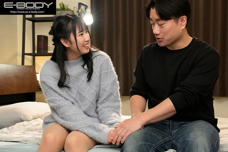 初めて出来た彼女を脱がしたら…着衣から想像できない物凄い色白美巨乳とピンク乳首 大興奮の僕は性欲尽きるまでハメまくった 岡田優愛 サンプル 2