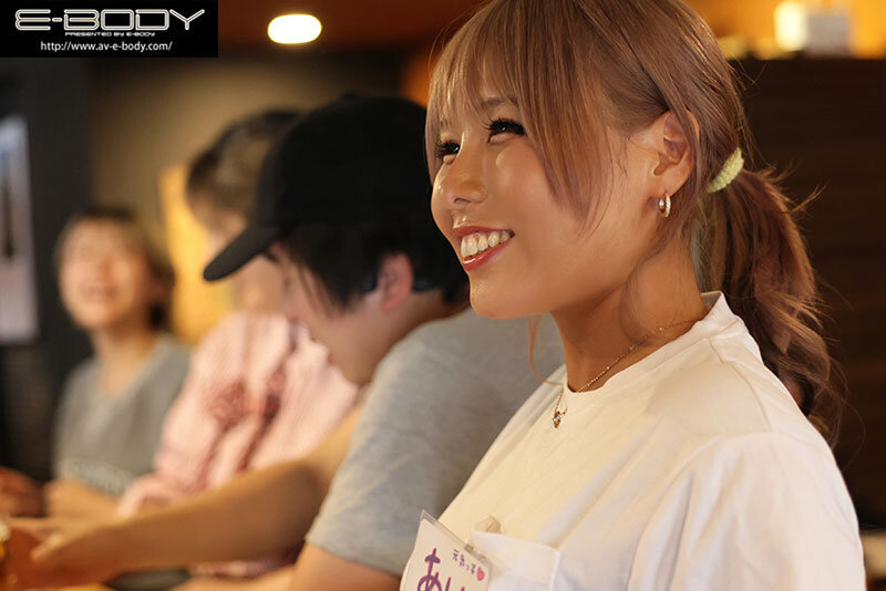 日焼けアトが激シコなぴちぴちこんがりG乳 巨乳すぎる看板娘 最後の平成ギャル 愛那あい（25） 実家のお店を話題にしたくてやっちゃえ精神でAVデビュー サンプル 2