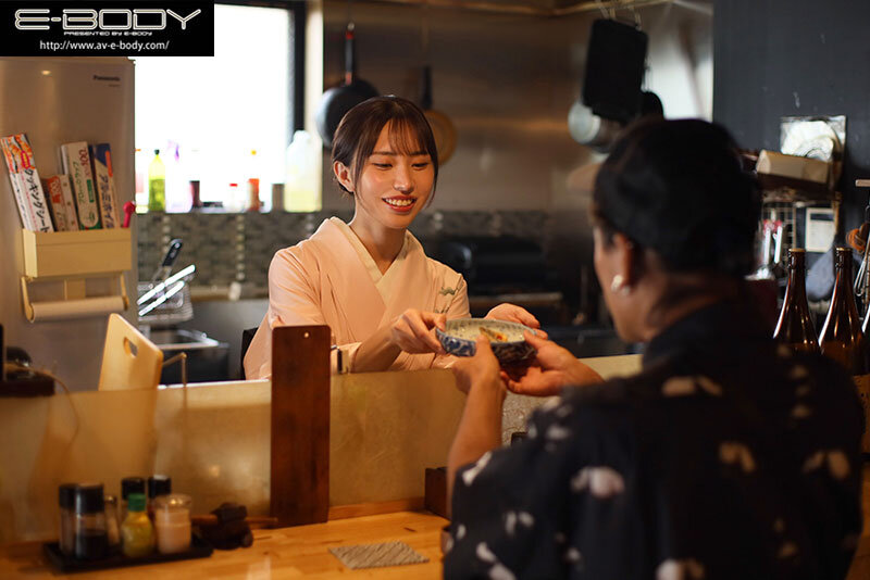 お客様には決して見せない、着物で隠れた純白Gカップと淫らな人妻セックス 料亭の美人女将 佐野秋帆（28）AVデビュー