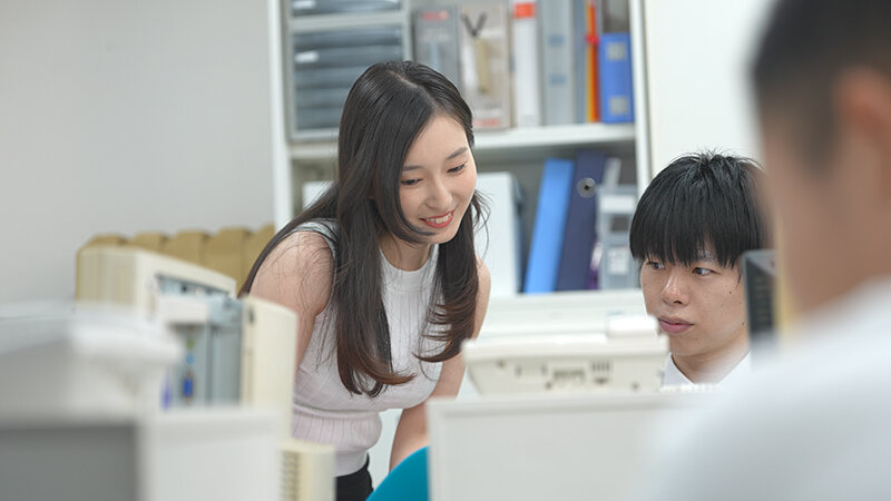 洗脳啓発まいんどふぁっかー 地味OLが催●パワーで制御不能の痴女モンスター化し男を圧倒…ッ！休日返上でチ◎ポ骨抜き中w 月野かすみ サンプル 2