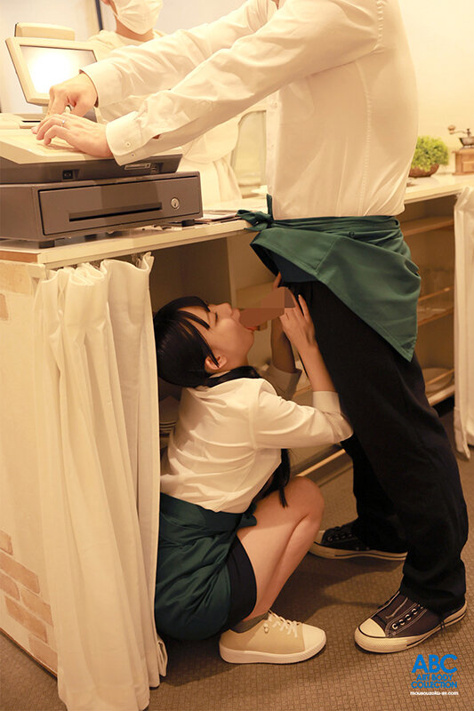 あざと可愛い美少女カフェ店員の小悪魔誘惑 見つめられながらペロペロ乳首舐めで理性はプッツン！激ピス種付けプレス中出し不倫 南日菜乃 サンプル 9