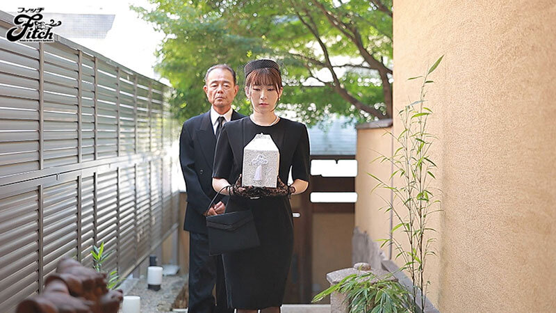 麻縄調教！美白の巨乳未亡人を縛り上げる油緊縛 宝田もなみ サンプル 1