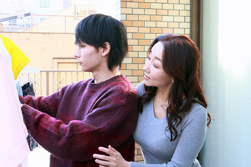 「お前んちの母ちゃんエロすぎだろ！」無防備なモチモチ爆乳ボディで息子の友人を虜にする五十路母 よしい美希 サンプル 3