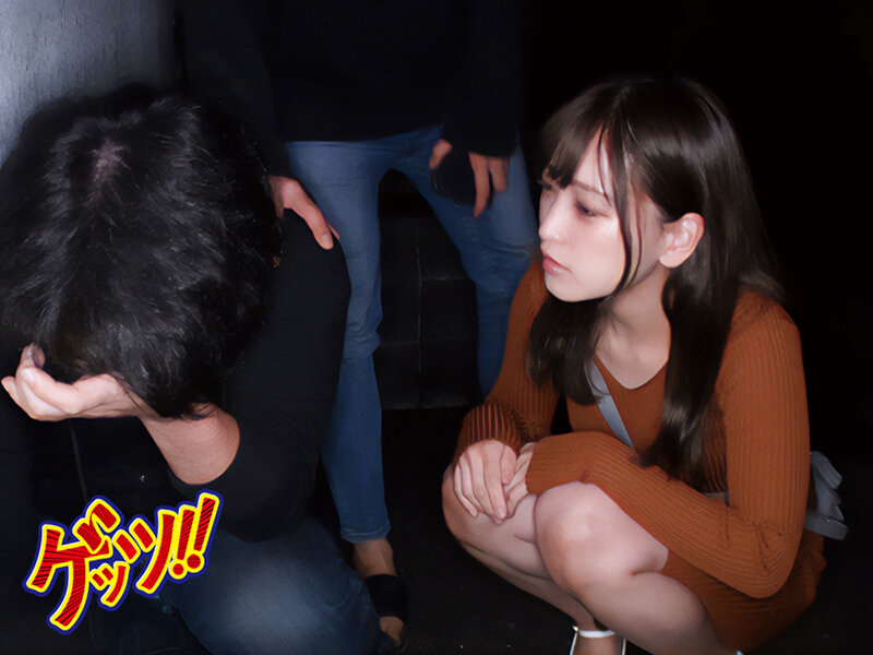 飲み会後、終電逃してラブホに泊まることになった僕と親友カップル。相部屋川の字で寝ていたところ隣に彼氏（親友）がいるにも関わらず、僕のチ●ポを漁り出し、エンドレス逆夜●いで朝まで痴女られた！ サンプル 1