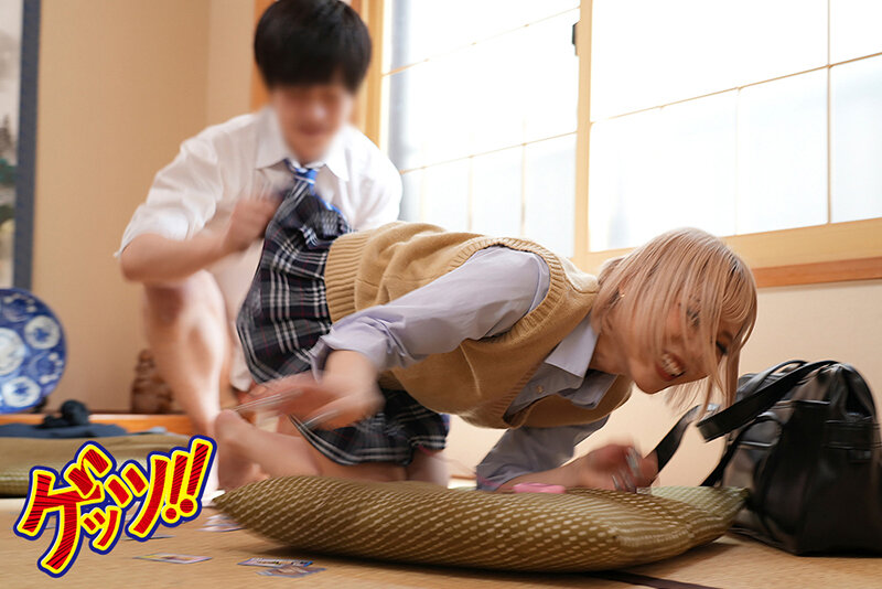 思春期＜＜女子◎生さん＞＞急募！！勝ったら賞金？負けたら即ハメ！！のかるたパンチラで勝負しませんか？と誘ったところ… サンプル 9