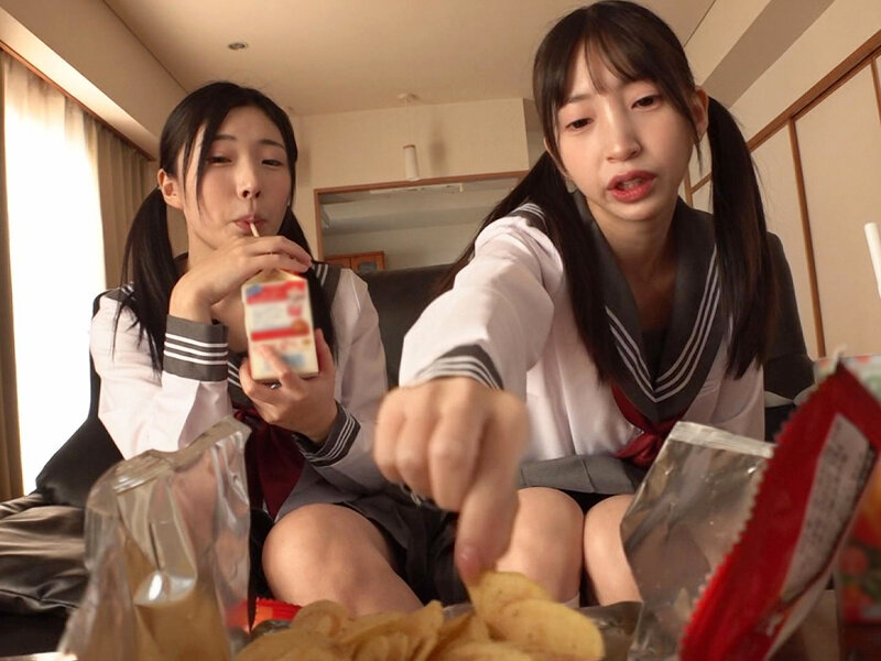 妹が友達を連れてウチに泊まりにきた！両親が居ない間によだれ飲まされ続け、モノの見事にM堕ちメスイキまでさせられてしまった 皆月ひかる/冬愛ことね サンプル 1