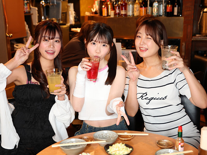 飲酒！飲尿！飲潮！お酒も体液も飲んで浴びて酔っ払ってヤリたい放題！！ サンプル 1