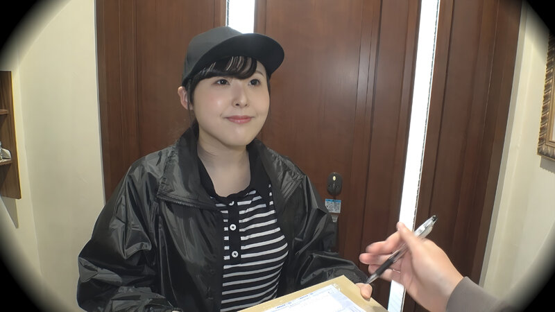 街でよく見かける地域担当の宅配パート妻 配達された勢いでガチ口説き！あっという間に他人ま〇こGET完了！ サンプル 5