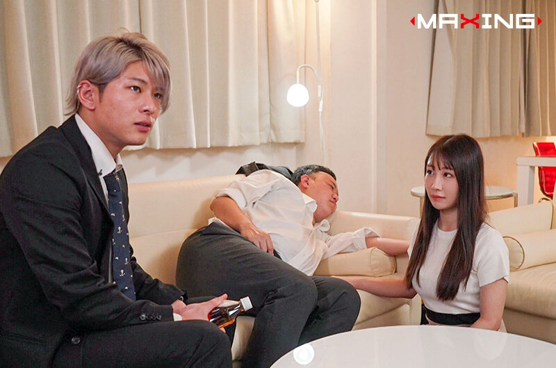 夫の部下に言い寄られ…自宅で裏切りのNTR 斉藤帆夏 サンプル 1