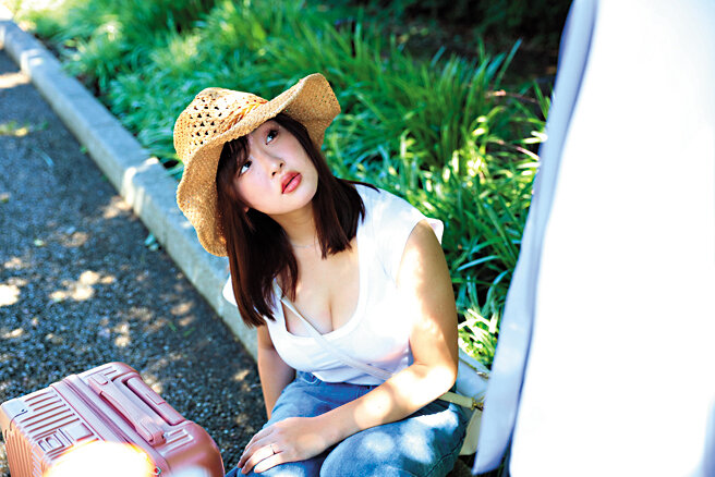 旦那不在の2泊3日…田舎の蒸し暑い夏に汗を垂れ流しながら義父に抱かれました。 岡本莉里 サンプル 2