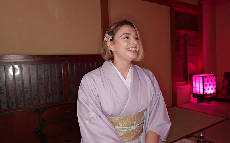 旅館女将は爆尻西欧人 泡々ぬるぬるお風呂のおもてなし ソフィア・杏・ハサウェイ（23歳） アイルランドとフランスのハーフ 元ルブ○ンの美脚モデル 元クレイジー○ースのダンサーでデカ尻シェイクな腰の動きで超絶！究極騎乗位 サンプル 1