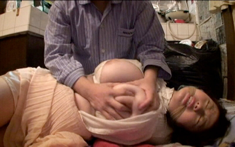 脱いだらドスケベな超巨乳！やっぱりおっぱいが一番！大きすぎて恥ずかしい歩く猥褻物デカパイ女をギンギンチ〇ポで激ピス！激イカセ！ サンプル 4