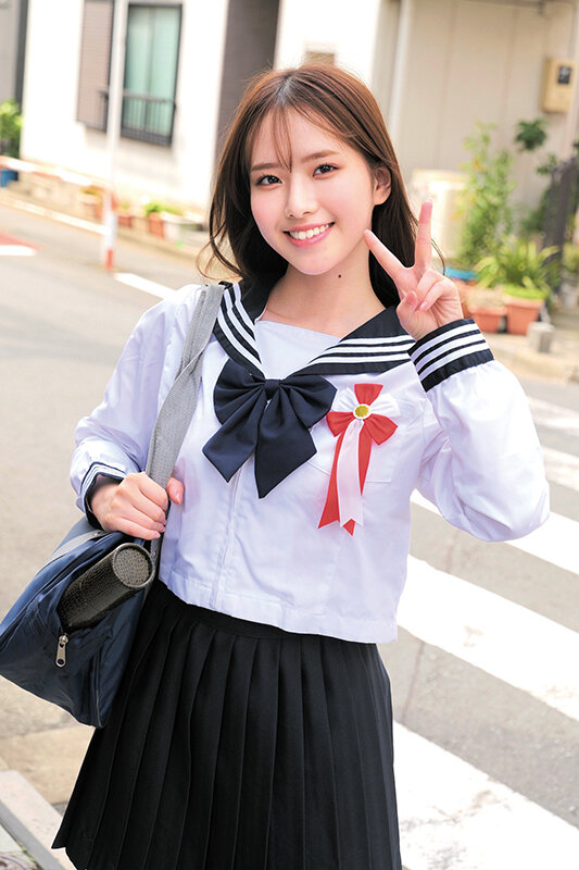 3分前まで女子○校生！～2025年～卒業式直後にガチナンパ！生まれて初めての素股体験！クリトリスがデカチンと擦れ合って我慢出来ずにヌルっと生挿入！そのまま人生初の生中だし！！ サンプル 1