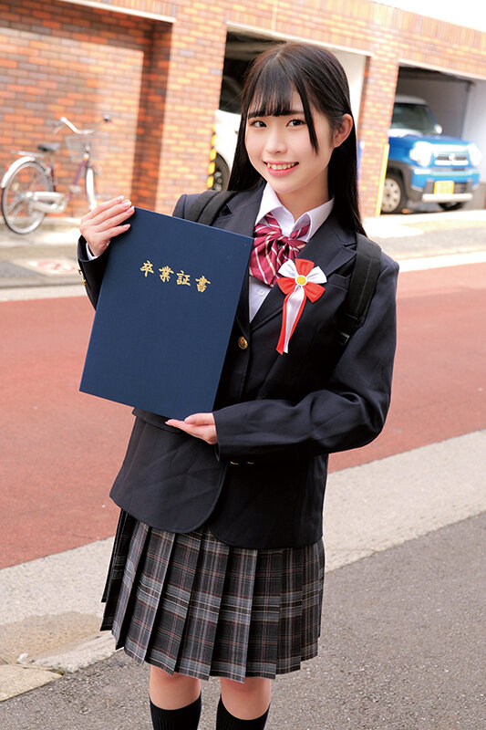 3分前まで女子○校生！～2025年～卒業式直後にガチナンパ！生まれて初めての素股体験！クリトリスがデカチンと擦れ合って我慢出来ずにヌルっと生挿入！そのまま人生初の生中だし！！ サンプル 9