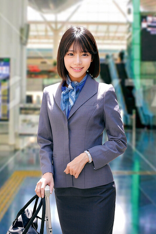 大手航空会社勤務の美人CA（キャビンアテンダント）が童貞チ○ポをノーハンドフェラ早漏改善！気品が溢れる一流のおもてなしフェラで暴発大量射精ごっくん→即フル勃起！元気すぎる童貞チ○ポを放っておけないCAはそのまま筆おろし中出しTAKE OFF サンプル 11