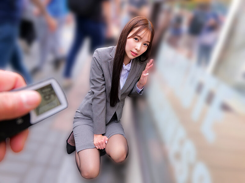 素人美少女とリモコンバイブお散歩11-黒パンストキャリアウーマン編-「もう我慢できません…//」人ごみの中、黒パンスト美脚ガクブル震わせイキまくってしまうOLたち！人生初の羞恥プレイでまさかのエロスイッチオン！車移動中も大胆カーオナニー！最後はホテルで… サンプル 5