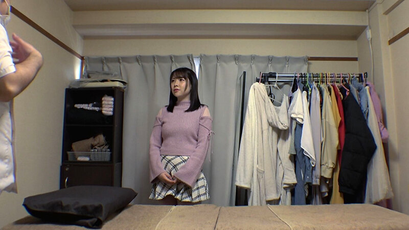 媚薬オイルマッサージ 痴●盗撮＆中出し素人娘VOL.65 超強力媚薬を配合したマッサージオイルを施術中に知らずに塗りこまれたオンナは、身体の火照りに驚き、チ〇ポを欲しがる自分に戸惑い、垂れ出したマン汁に恥ずかしがりながらも生ハメ中出しまで欲してしまう！ サンプル 3