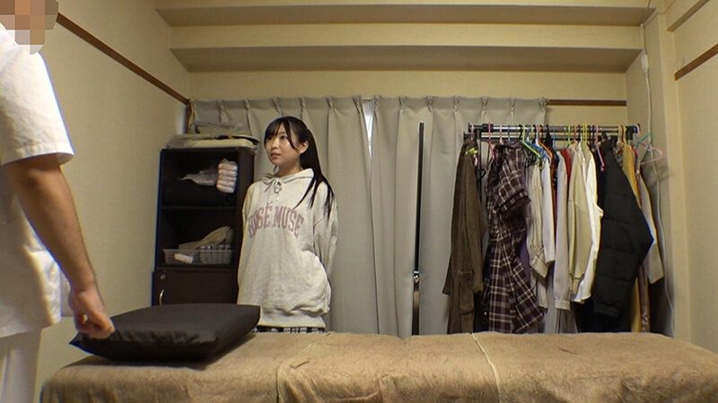 媚薬オイルマッサージ 痴●盗撮＆中出し素人娘VOL.66 超強力媚薬を配合したマッサージオイルを施術中に知らずに塗りこまれたオンナは、身体の火照りに驚き、チ〇ポを欲しがる自分に戸惑い、垂れ出したマン汁に恥ずかしがりながらも生ハメ中出しまで欲してしまう！ サンプル 1