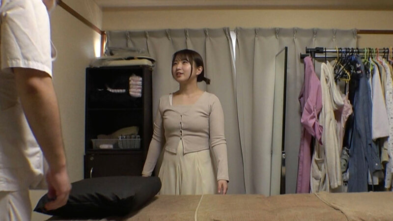媚薬オイルマッサージ 痴●盗撮＆中出し素人娘VOL.67 超強力媚薬を配合したマッサージオイルを施術中に知らずに塗りこまれたオンナは、身体の火照りに驚き、チ〇ポを欲しがる自分に戸惑い、垂れ出したマン汁に恥ずかしがりながらも生ハメ中出しまで欲してしまう！ サンプル 4