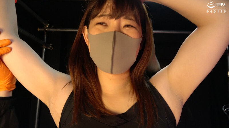 「吊り拘束でも暴れ回る女の子を全力くすぐり」 MK5（マジでくすぐる5秒前） Vol.1 素人美女ナナ 4 サンプル 3