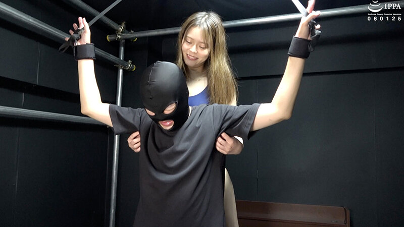「【F/M】膝立ち拘束のドM男子を後ろから脇くすぐり攻めプレイ！」ADOA-082 彩川ゆめ サンプル 10